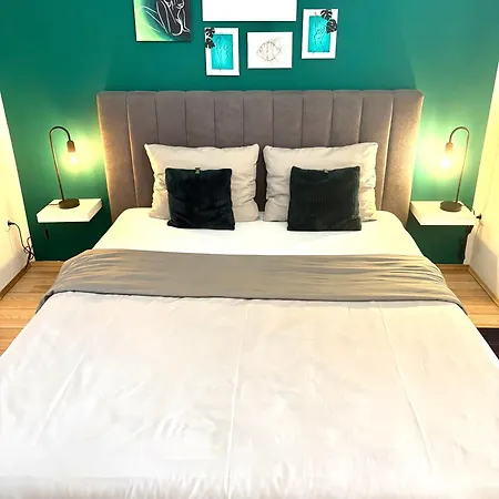 Apartment Green